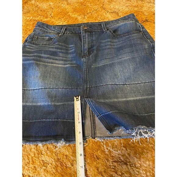 BACCINI Distressed Denim Raw Hem Skirt 10P - Picture 7 of 10